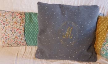 coussin avec monogramme